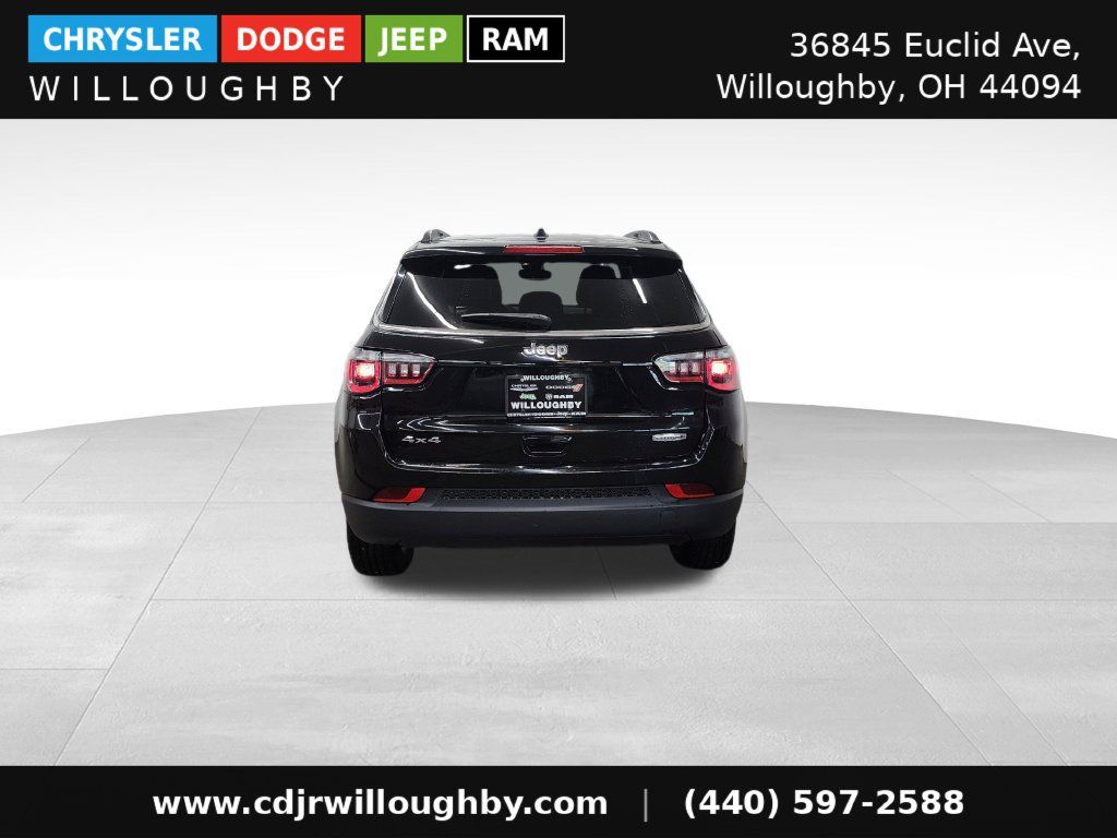 Used 2024 Jeep Compass Latitude AWD/4WD image 8