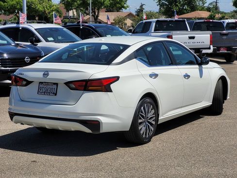 Used 2025 Nissan Altima 2.5 SV FWD image 5