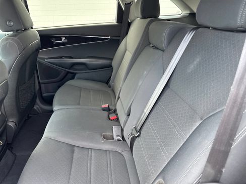 Used 2020 Kia Sorento LX w/ LX I4 Convenience Package AWD/4WD image 14
