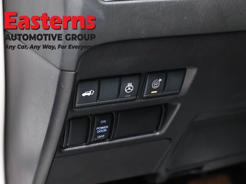 Used 2024 Nissan Armada SL w/ Captain's Chairs Package image 26