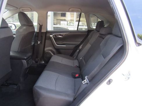 Used 2025 Toyota RAV4 XLE image 19