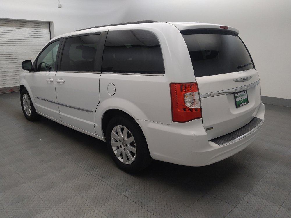 Used 2016 Chrysler Town & Country Touring FWD image 5