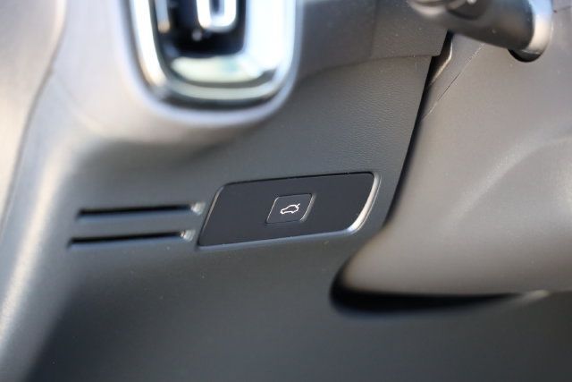 Used 2025 Volvo XC40 B5 Core w/ Climate Package AWD/4WD image 27