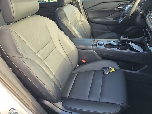 Used 2026 Nissan Rogue SV w/ SV Premium Package image 15