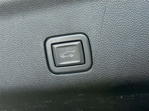 Used 2021 Chevrolet Tahoe LT image 18