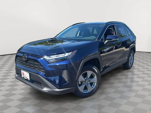 Used 2025 Toyota RAV4 XLE AWD/4WD image 1