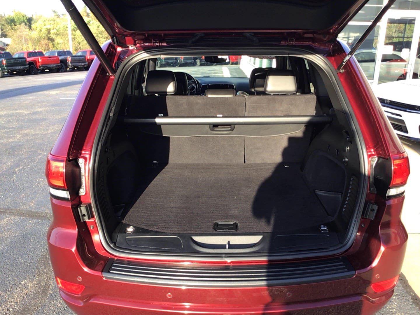 Certified 2020 Jeep Grand Cherokee Altitude AWD/4WD image 5