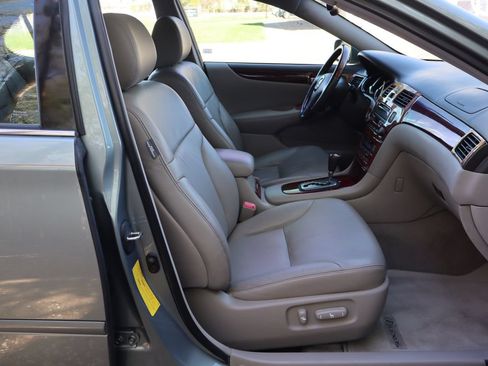 Used 2004 Lexus ES 330 FWD image 22