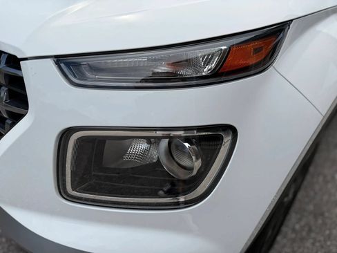 Used 2026 Hyundai Venue SEL FWD image 20