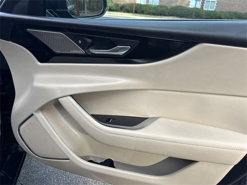 Used 2020 Jaguar XE S image 31