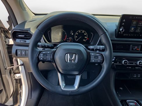 Certified 2025 Honda Pilot Touring image 10
