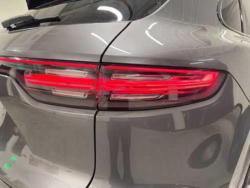 Certified 2023 Porsche Cayenne Turbo AWD/4WD image 34