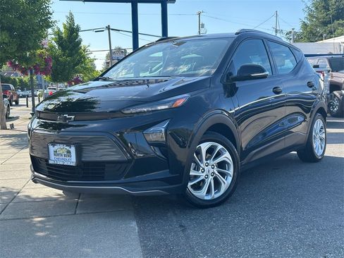 Used 2023 Chevrolet Bolt EUV LT w/ Driver Confidence Package image 2