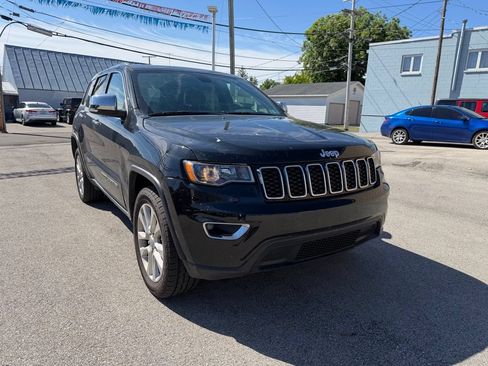 Used 2017 Jeep Grand Cherokee Limited AWD/4WD image 1