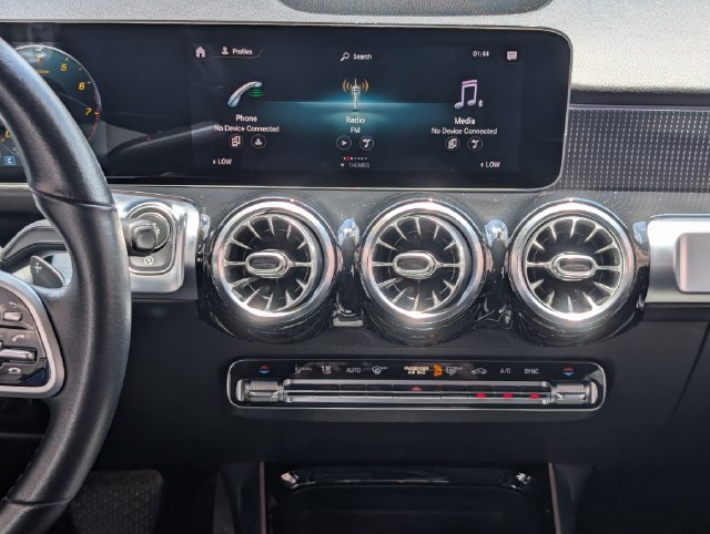 Used 2021 Mercedes-Benz GLB 250 image 24