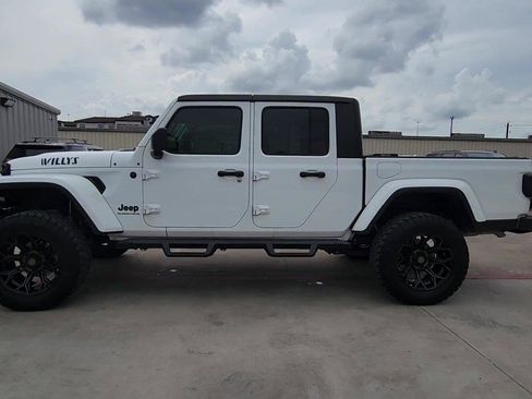 Used 2024 Jeep Gladiator Sport AWD/4WD image 5