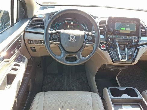Used 2022 Honda Odyssey Elite image 2