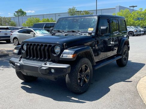 Used 2021 Jeep Wrangler Unlimited Sahara AWD/4WD image 3