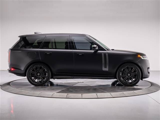Used 2025 Land Rover Range Rover SE AWD/4WD image 6