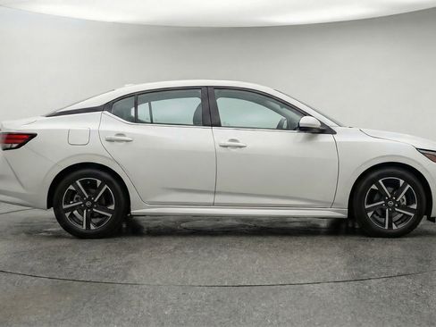 Used 2025 Nissan Sentra SV FWD image 11