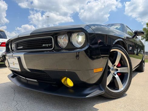 Used 2014 Dodge Challenger SRT8 RWD image 3
