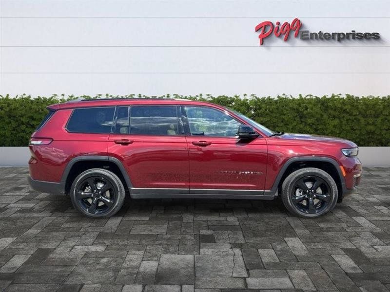 Used 2024 Jeep Grand Cherokee L Limited w/ Black Appearance Package AWD/4WD image 8