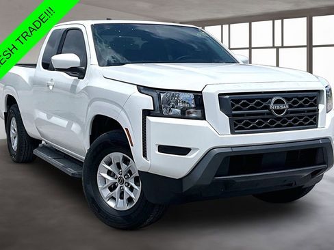 Used 2024 Nissan Frontier SV RWD image 3