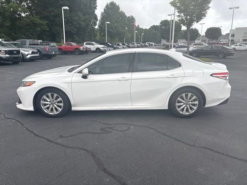 Used 2020 Toyota Camry LE FWD image 9