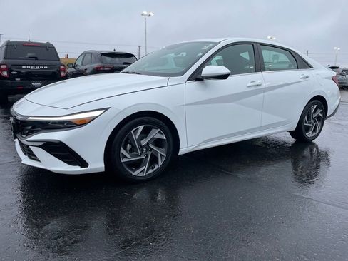 Used 2025 Hyundai Elantra SEL image 6