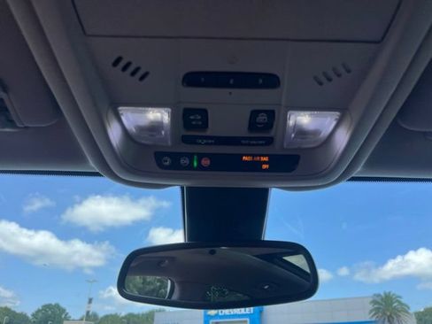 Used 2018 Chevrolet Equinox Premier FWD image 26