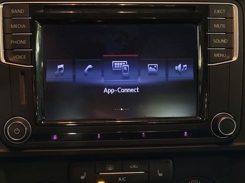 Used 2016 Volkswagen Jetta SE FWD image 25