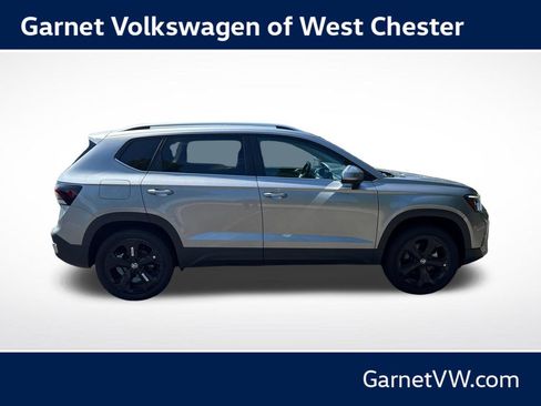 Used 2025 Volkswagen Taos SEL AWD/4WD image 6