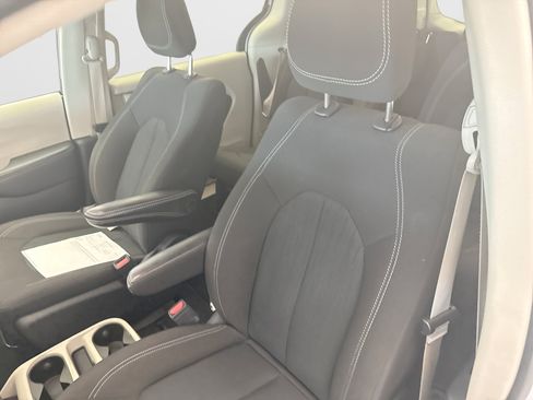 Used 2023 Chrysler Voyager LX FWD image 12