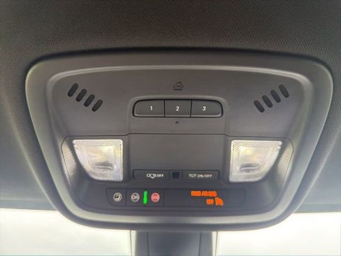 Used 2023 Chevrolet Traverse LT AWD/4WD image 40