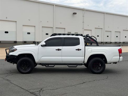 Used 2017 Toyota Tacoma SR w/ Tow Package AWD/4WD image 4
