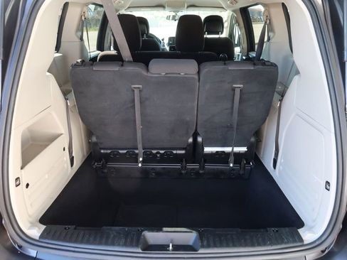 Used 2018 Dodge Grand Caravan SE image 12