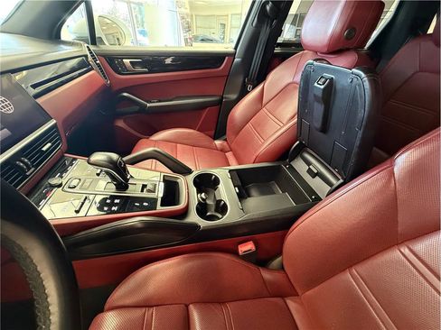 Used 2022 Porsche Cayenne E-Hybrid w/ Premium Plus Package image 49