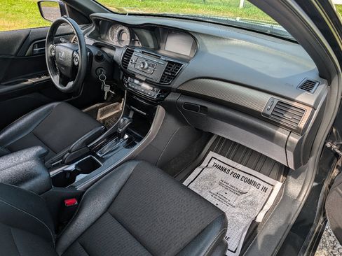 Used 2017 Honda Accord Sport image 29