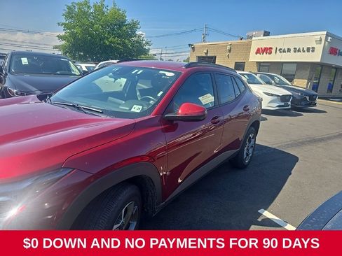 Used 2025 Chevrolet Trax LT w/ LT Convenience Package FWD image 1