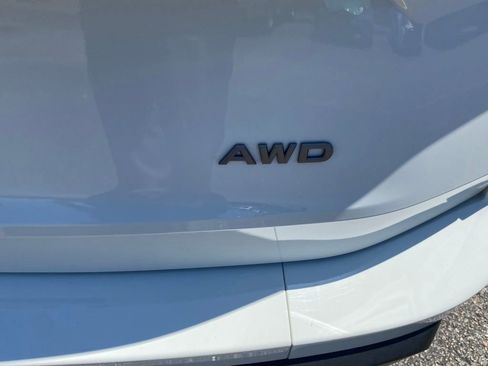 Used 2025 Nissan Rogue S AWD/4WD image 12