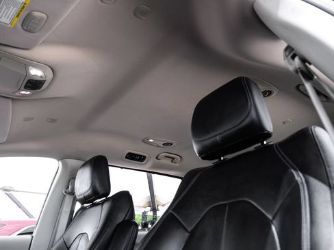 Used 2021 Chrysler Pacifica Touring-L FWD image 33