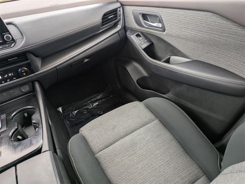 Used 2023 Nissan Rogue SV image 17