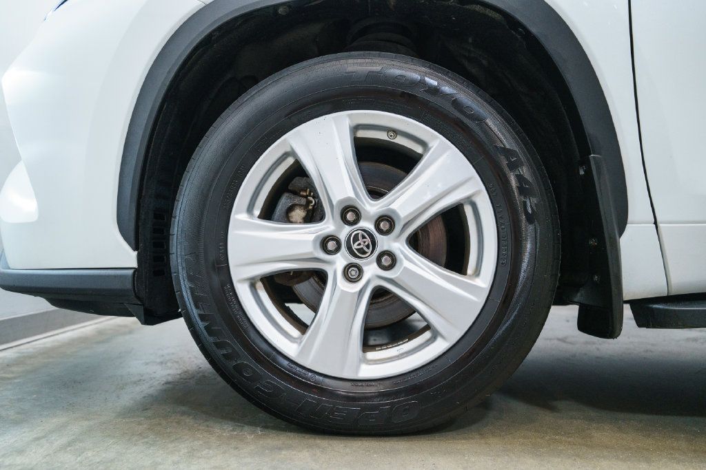 Used 2023 Toyota Highlander LE FWD image 8