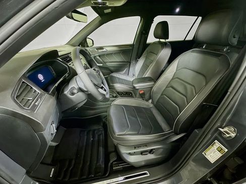 Used 2022 Volkswagen Tiguan SEL R-Line image 12