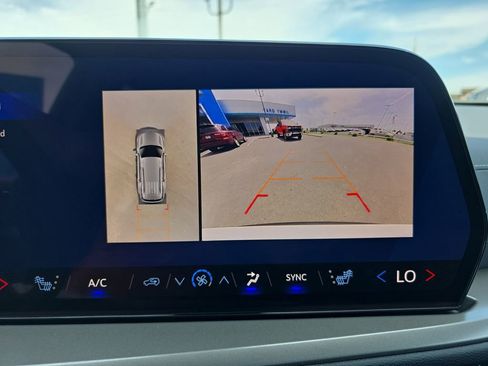 New 2026 Chevrolet Traverse LT w/ Midnight/Sport Edition FWD image 23