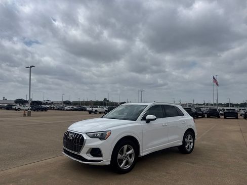Used 2020 Audi Q3 2.0T Premium w/ Convenience Package AWD/4WD image 9