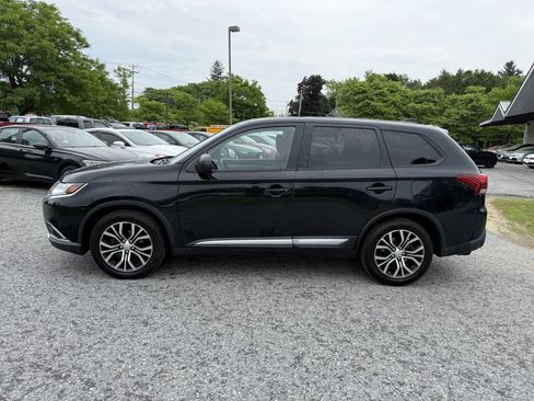 Used 2017 Mitsubishi Outlander ES AWD/4WD image 2