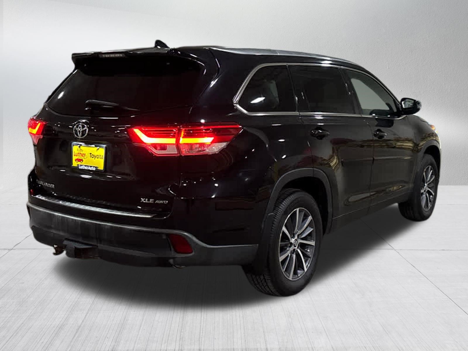Certified 2019 Toyota Highlander XLE AWD/4WD image 6