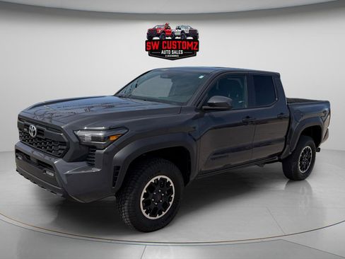 Used 2025 Toyota Tacoma TRD Off-Road AWD/4WD image 3