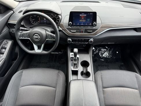 Used 2025 Nissan Altima 2.5 SV FWD image 16